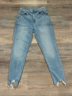 American Eagle Outfitters Women's Skinny Light Wash Jeans Frayed‎ Hem Distressed
